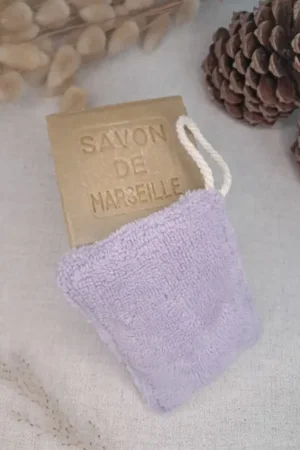 Eponge bambou réutilisable. Utile au quotidien pour toute la famille. Ecologique et durable. Existe en coffret ou box à offrir en cadeau éco-responsable.